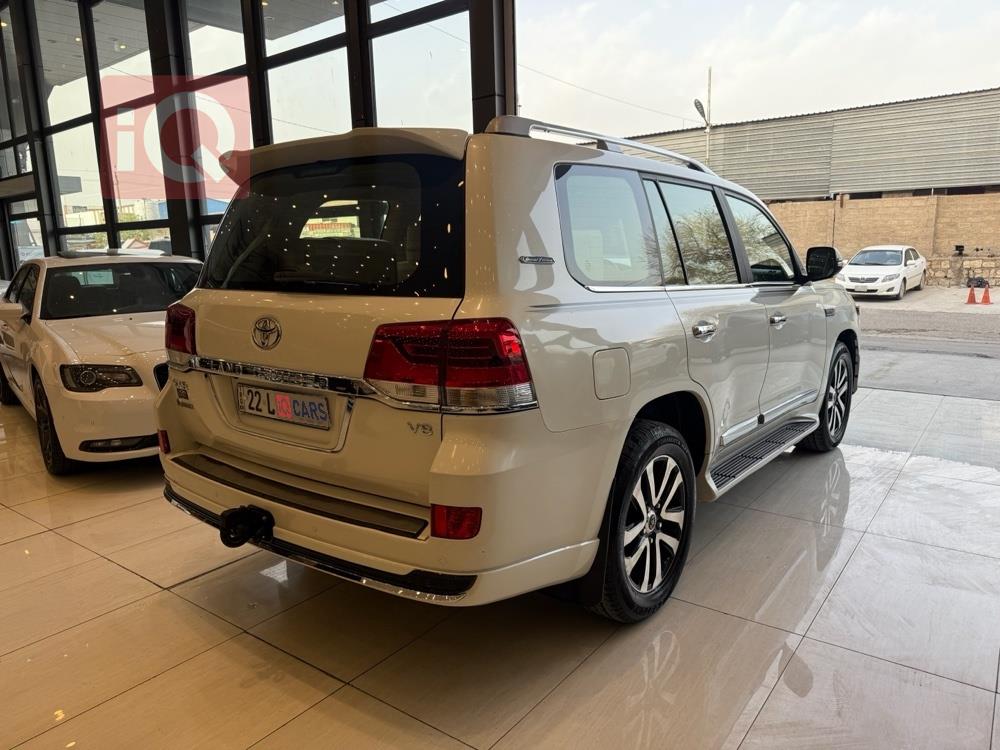 تويوتا لاندكروزر